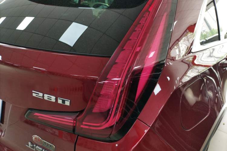 Used Cadillac XT4 2018 28T Two-Wheel Drive Tech Version Right Rear Taillight