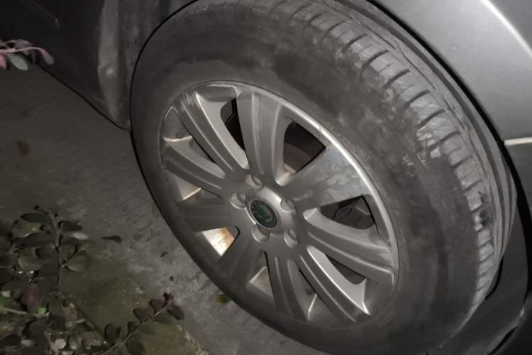 Used Skoda Superb 2012 1.8TSI Automatic Prestige Edition Right Front Wheel Hub