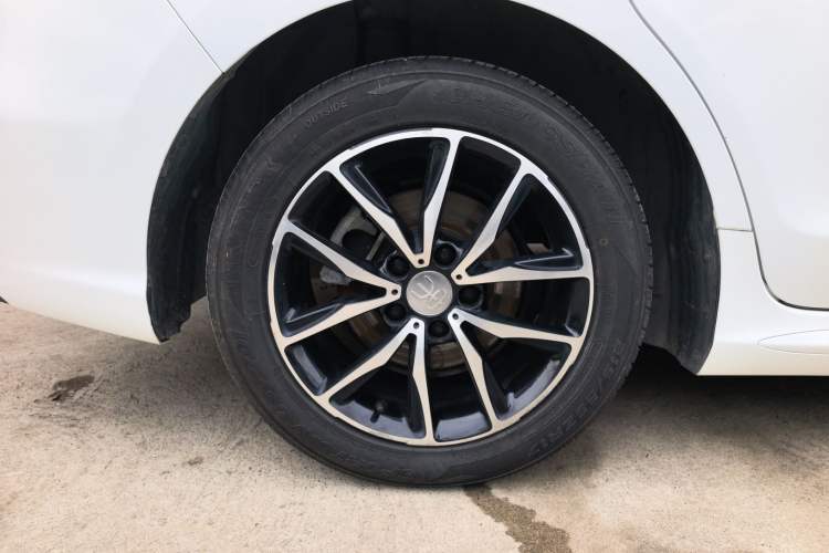 Used BYD Song MAX 2018 1.5T Automatic Smart Connect Luxury 6-Seater Right Rear Wheel Hub