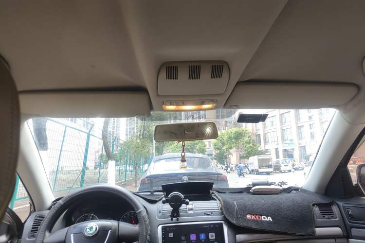 Used Skoda Octavia 2013 1.6L Manual Eado Edition
