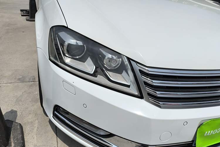 Used Volkswagen Magotan 2013 2.0 TSI Luxury Model Right Front Headlight