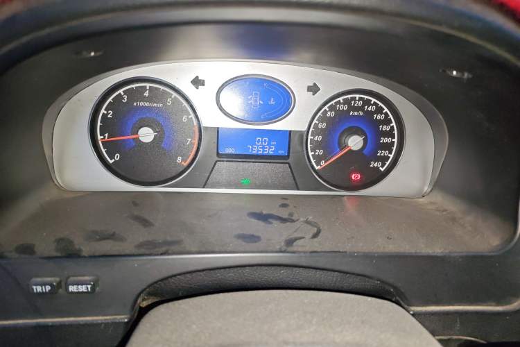 Used Geely Auto Classic Emgrand 2013 Sedan 1.8L Manual Elite CNG Model