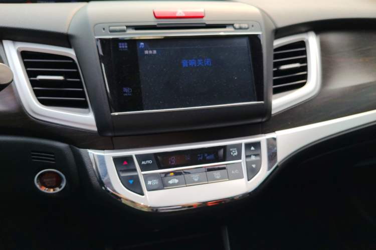 Used Honda Jade 2014 1.8L CVT Luxury Edition 5 seats Audio And AC Panel