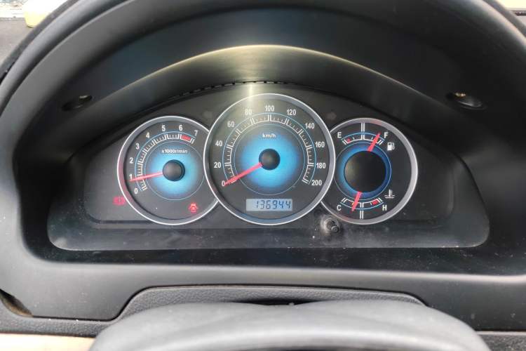 Used FAW Weizhi V5 2012 1.5L Manual Entry-Level Trim