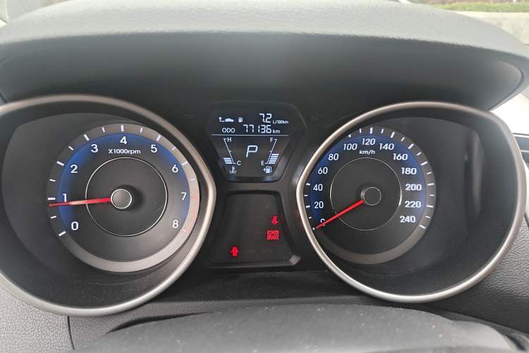 Used Hyundai Elantra (5th Generation / Langdong) 2016 1.6L Automatic Smart Version Odometer Close Up