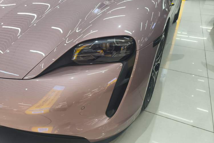 Used Porsche Taycan 2022-Year Updated Taycan