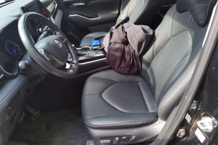 Used Toyota Highlander 2022 Dual-Engine 2.5L Four-Wheel Drive Luxury Edition 7 Seats Left Front Seat