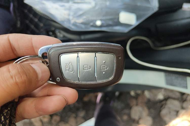 Used Hyundai ix25 2015 1.6L Automatic Two-Wheel Drive Smart GLS Trim Vehicle Key