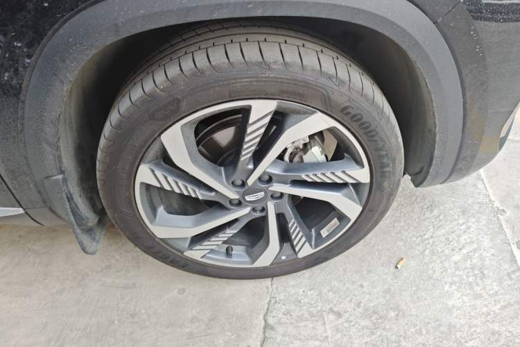 Used Geely Auto Monjaro L 2024 2.0TD High-Power Automatic Two-Wheel Drive Skyline Edition Right Front Wheel Hub