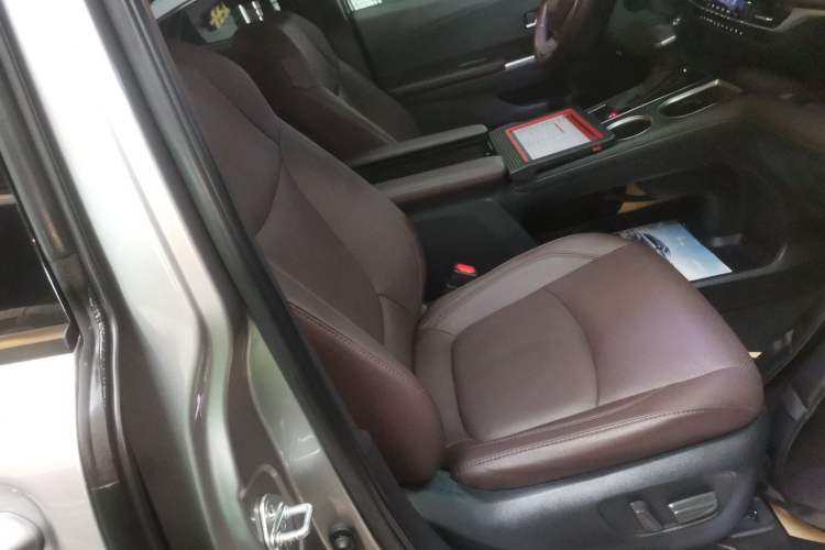 Used Toyota Sienna 2023 2.5L Hybrid Platinum Edition