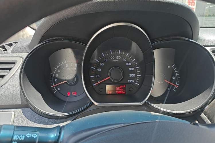 Used Kia K2 2015 Sedan 1.4L MT GLS
