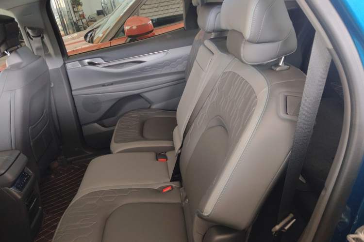 Used Ford Edge 2023 Ford Explorer L 2.0T EcoBoost Two-Wheel Drive 7-Seater Luxury Model