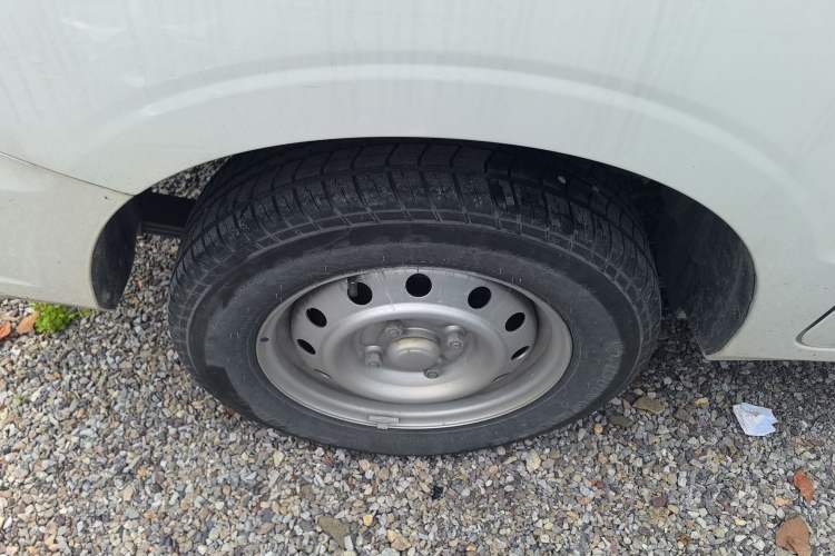 Used Wuling Hongguang V 2022 1.5L Jingqu Version Hydraulic Power Steering LAR Right Rear Wheel Hub