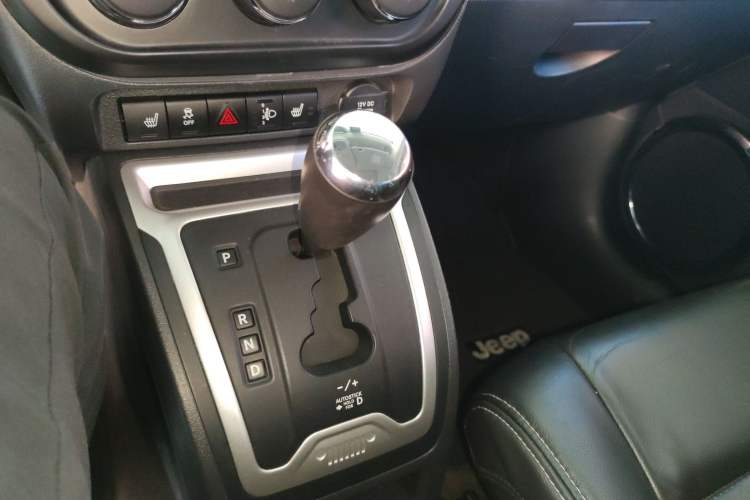 Used Jeep Compass 2015 2.0L Two-Wheel Drive Luxury Edition