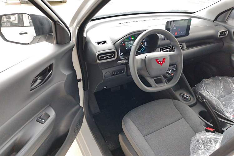 Used Wuling Hongguang New Energy 2024 All-Electric Model 300KM Standard Version
