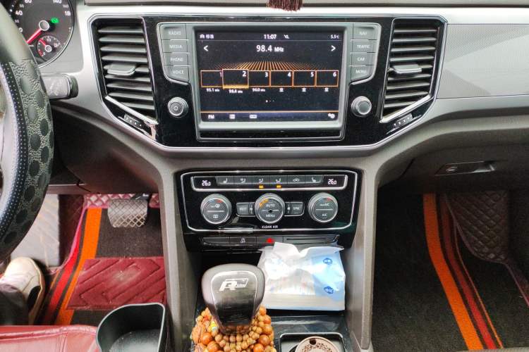 Used Volkswagen Teramont 2017 380TSI Four-Wheel Drive Luxury Edition Audio And AC Panel