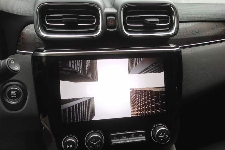 Used Lynk & Co 02 2018 1.5T DCT Two-Wheel Drive Pro Version China V Emission Standard Audio And AC Panel