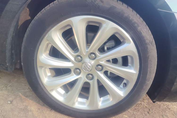 Used Buick LaCrosse 2013 2.0T SIDI Smart Luxury Flagship Edition Right Front Wheel Hub