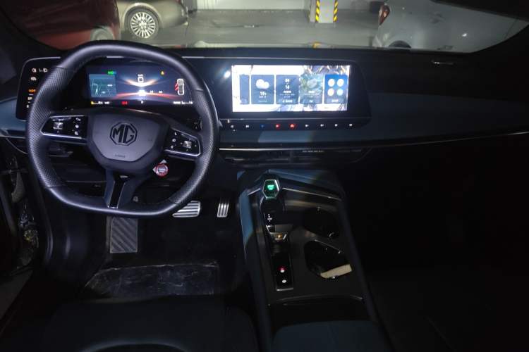 Used MG 7 2023 2.0T Automatic Hunter Luxury Edition Center Console