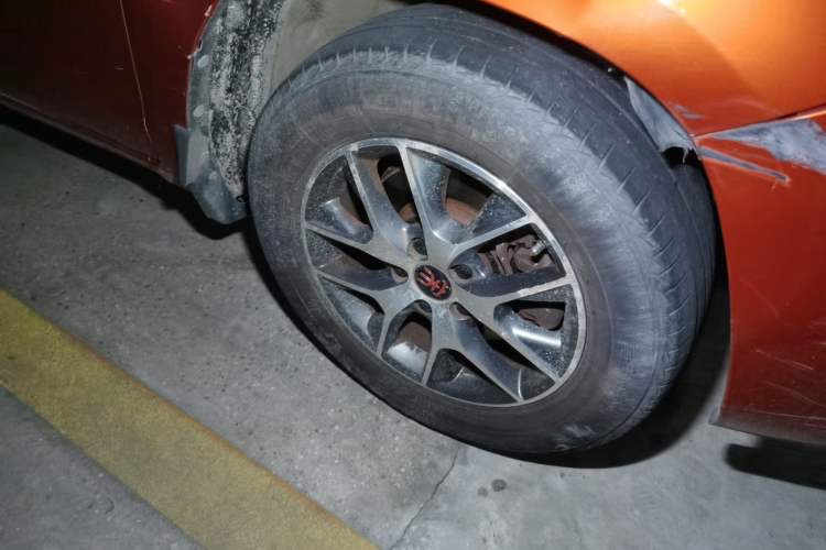 Used BYD Song 2016 Gaishi Edition 1.5TI Manual Leading Model Right Front Wheel Hub