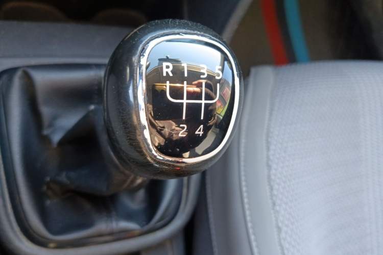 Used Skoda Rapid 2018 1.4L Manual Standard Edition Gear Lever