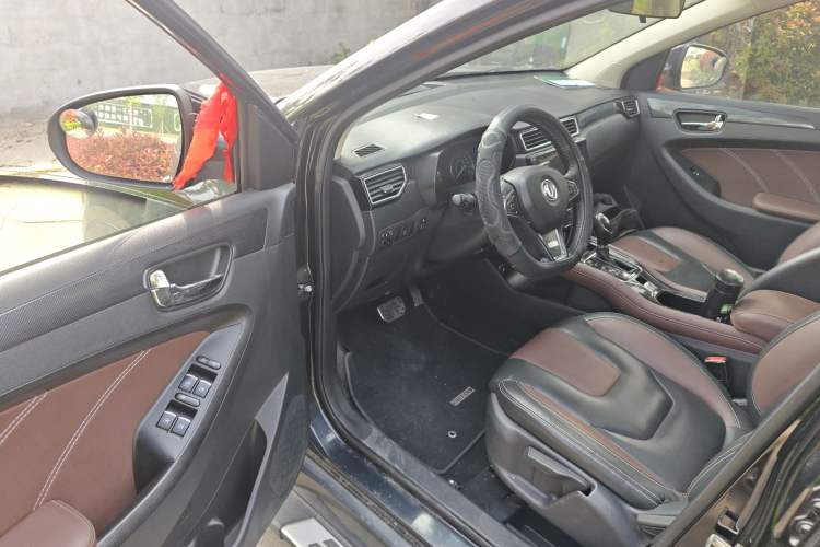 Used Dongfeng Fengon 580 2016 Revised Version 1.5T CVT Luxury Edition Driver Seat