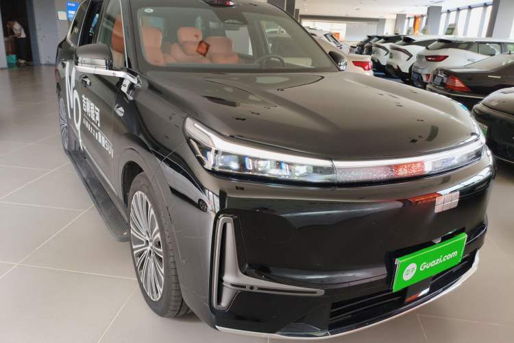 Used Geely Galaxy M9 2025 Model 210km Four-Wheel-Drive Leading Edition Front Right 45 Deg