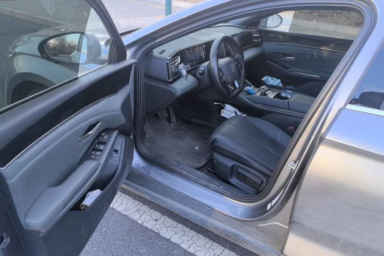 Used BYD Qin L 2025 DM-i Smart Drive 80KM Leading Model