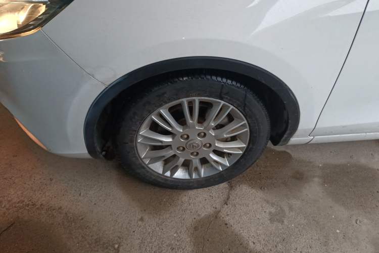 Used CHANGAN Eado 2013 1.6L Manual ZhiKu Model China IV Standard Exterior 4