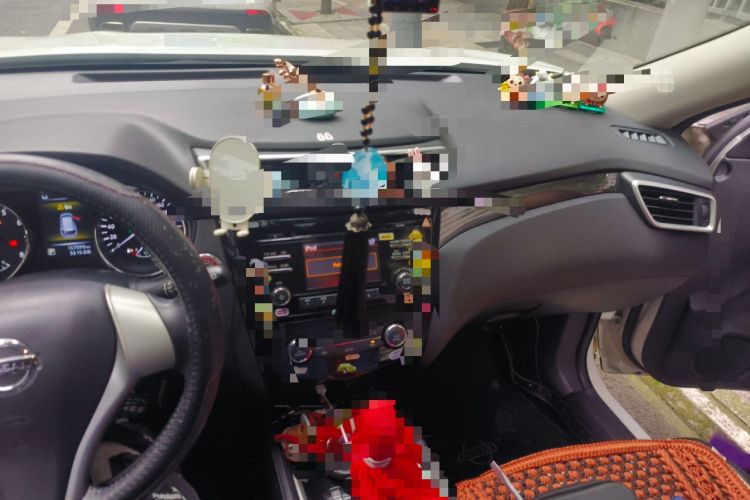 Used Nissan X-Trail 2016 2.5L CVT Sport Edition 4WD Audio And AC Panel