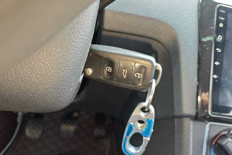 Used Volkswagen Santana 2015 1.6L Manual Comfort Edition Vehicle Key