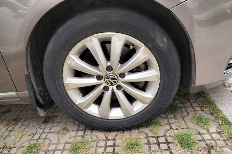 Used Volkswagen Magotan 2015 1.8TSI Advanced Model Right Front Wheel Hub