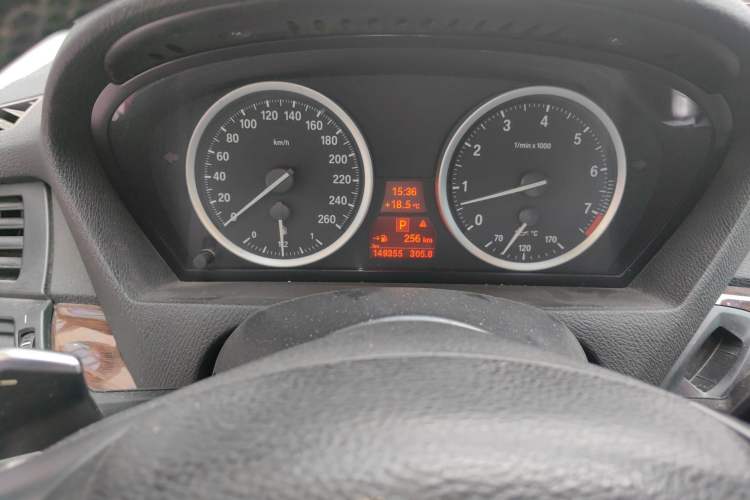 Used BMW X6 2011 xDrive35i Odometer Close Up