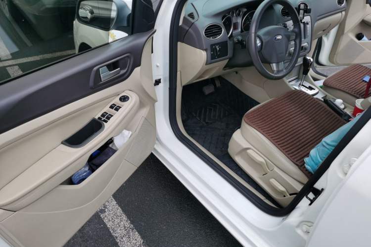 Used Ford Focus 2013 Hatchback Classic 1.8L Automatic Fashion Edition Driver Seat