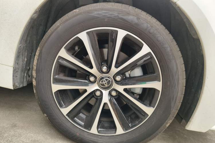 Used Toyota Levin 2024 Smart Electric Hybrid Dual-Engine 1.8L Luxury Edition Right Front Wheel Hub