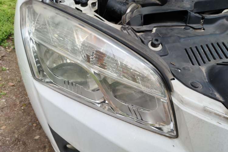 Used Chevrolet Trax 2016 1.4T Automatic Two-Wheel Drive Comfort Version with Sunroof Right Front Headlight