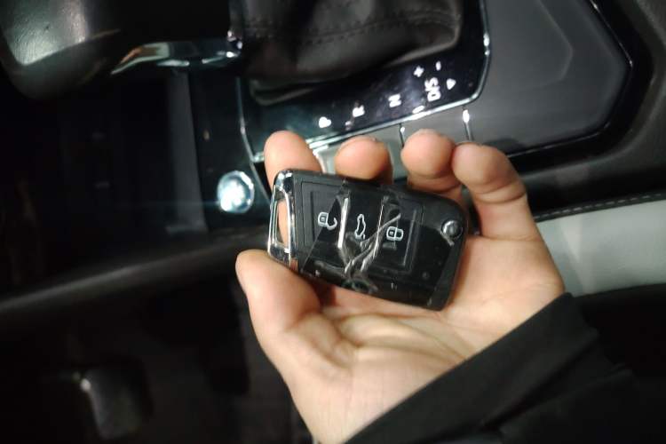 Used Volkswagen Tiguan L 2017 330TSI Automatic Two-Wheel Drive Luxury Edition Vehicle Key