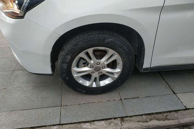 Used Haval M6 2017 1.5T Manual Two-Wheel Drive Elite Model Left Front Wheel Hub