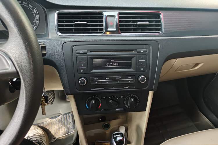 Used Skoda Rapid 2015 1.6L Automatic Smart Selection Model