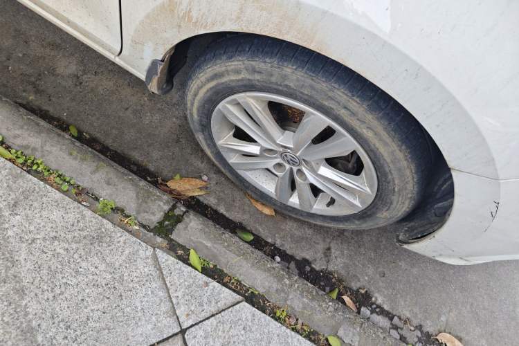 Used Volkswagen Santana 2016 1.6L Manual Comfort Edition Right Front Wheel Hub