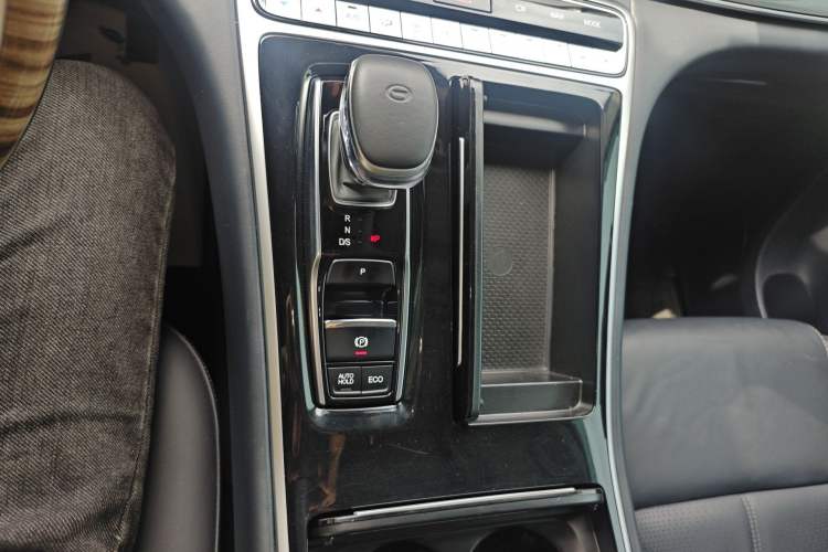 Used GAC Trumpchi M8 2021 Lingxiu Series 390T Ultimate Edition Gear Lever