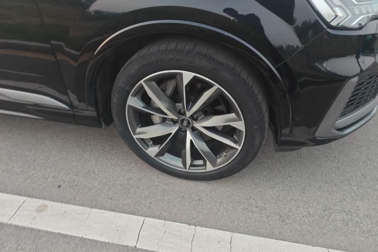 Used Audi Q7 2021 55 TFSI quattro S line Sport model
