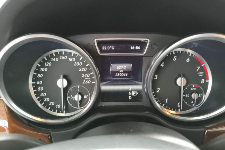 Used Mercedes-Benz M-Class 2012 ML 350 Luxury Edition Odometer Close Up