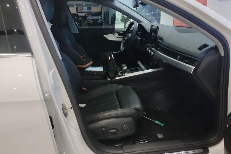 Used Audi A4L 2022 40 TFSI Fashion Dynamic Model Right Front Seat