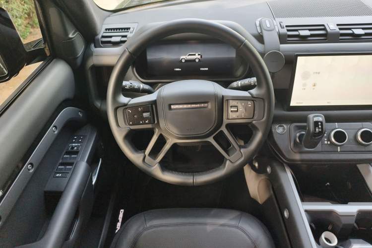 Used Land Rover Defender 2025 110 3.0T P400 – Dynamic HSE