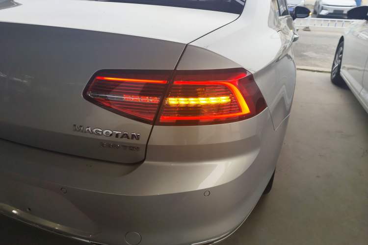 Used Volkswagen Magotan 2018 330TSI DSG Advanced Model
