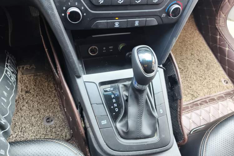 Used Hyundai Elantra (6th Generation / Lingdong) 2018 1.4T Dual-Clutch Xuan Dong · Dynamic Edition Gear Lever
