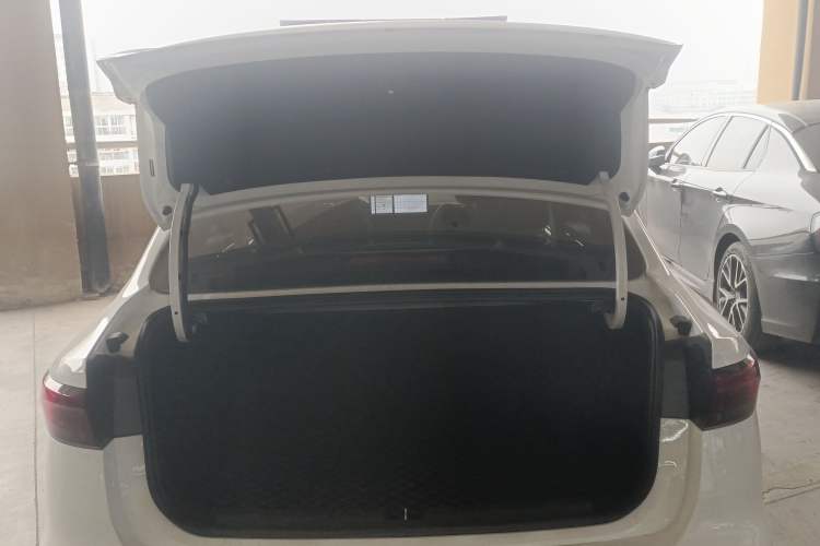 Used Geely Auto Emgrand 2025 4th Generation 1.5L CVT Luxury Version
