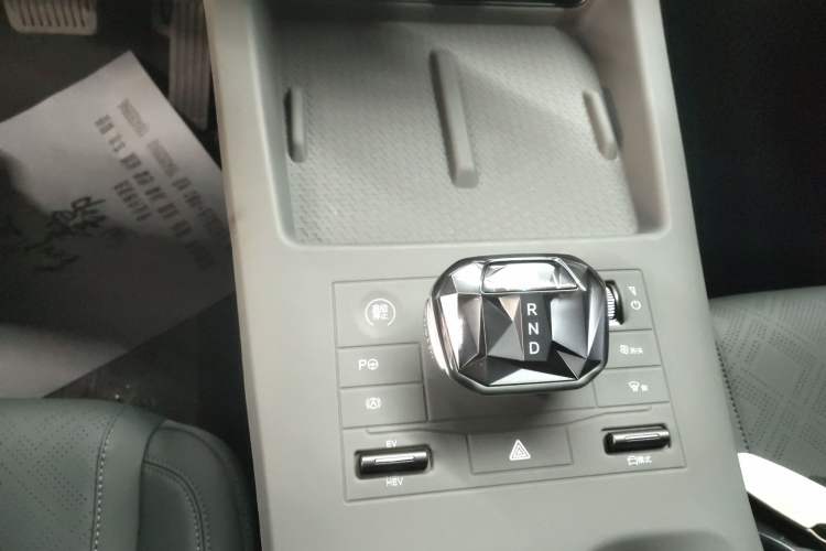 Used BYD Qin PLUS 2025 DM-i Smart Drive 55KM Leading Model Gear Lever