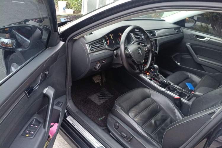 Used Volkswagen Passat 2017 330TSI DSG Luxury Edition
